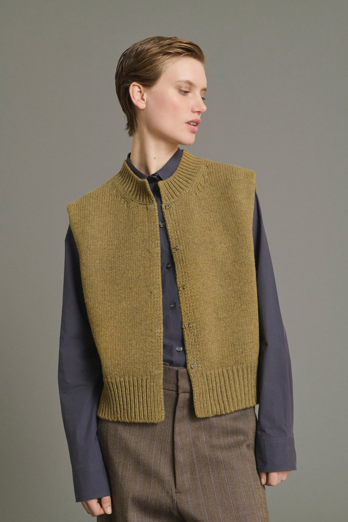 Cardigan Kalyanee – Lindgrün – Wolle – Damen vue 3