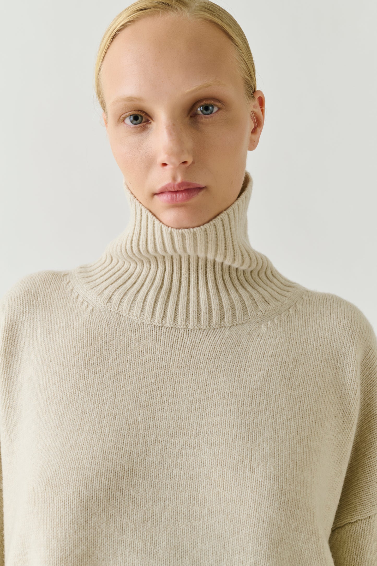 Pullover William - Ecru Meliert Merinowolle Stehkragen - Soeur