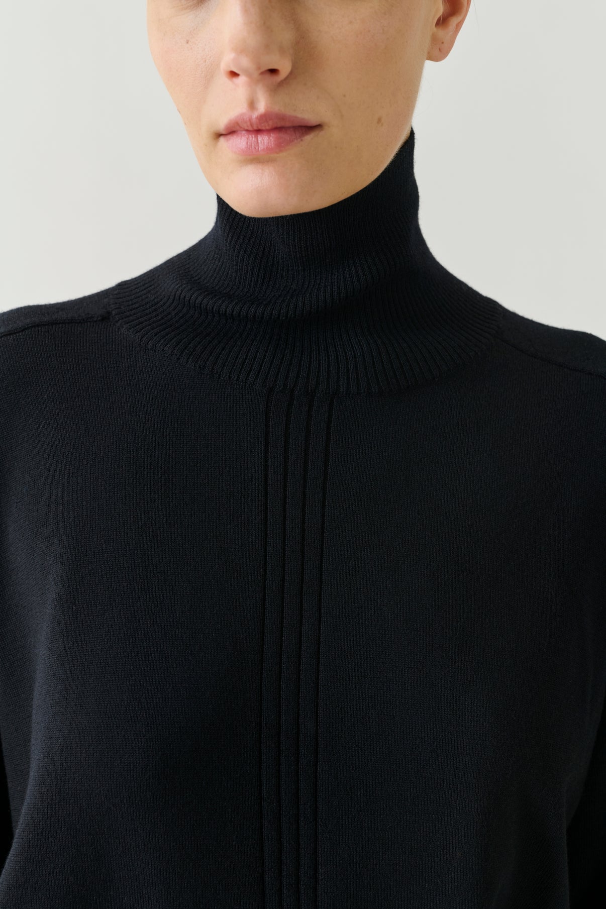 Pull Nord - Noir Laine Mérinos Col Roulé Oversize - Soeur vue 4